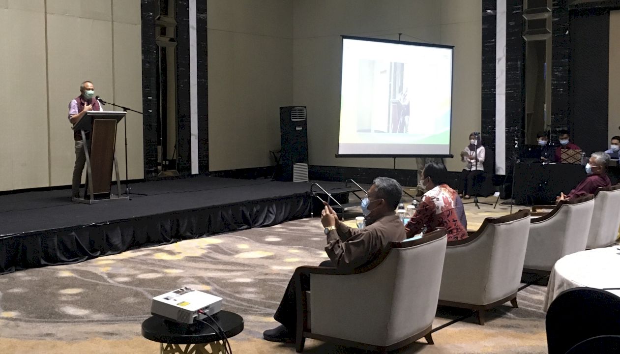 Sekda Jabar Setiawan Wangsaatmaja saat memberikan sambutan pada acara Pembukaan Forum OPD Dinas Pemberdayaan Masyarakat Desa (DPMD) Jabar di Hotel Intercontinental Dago Kota Bandung, 6 April 2021.