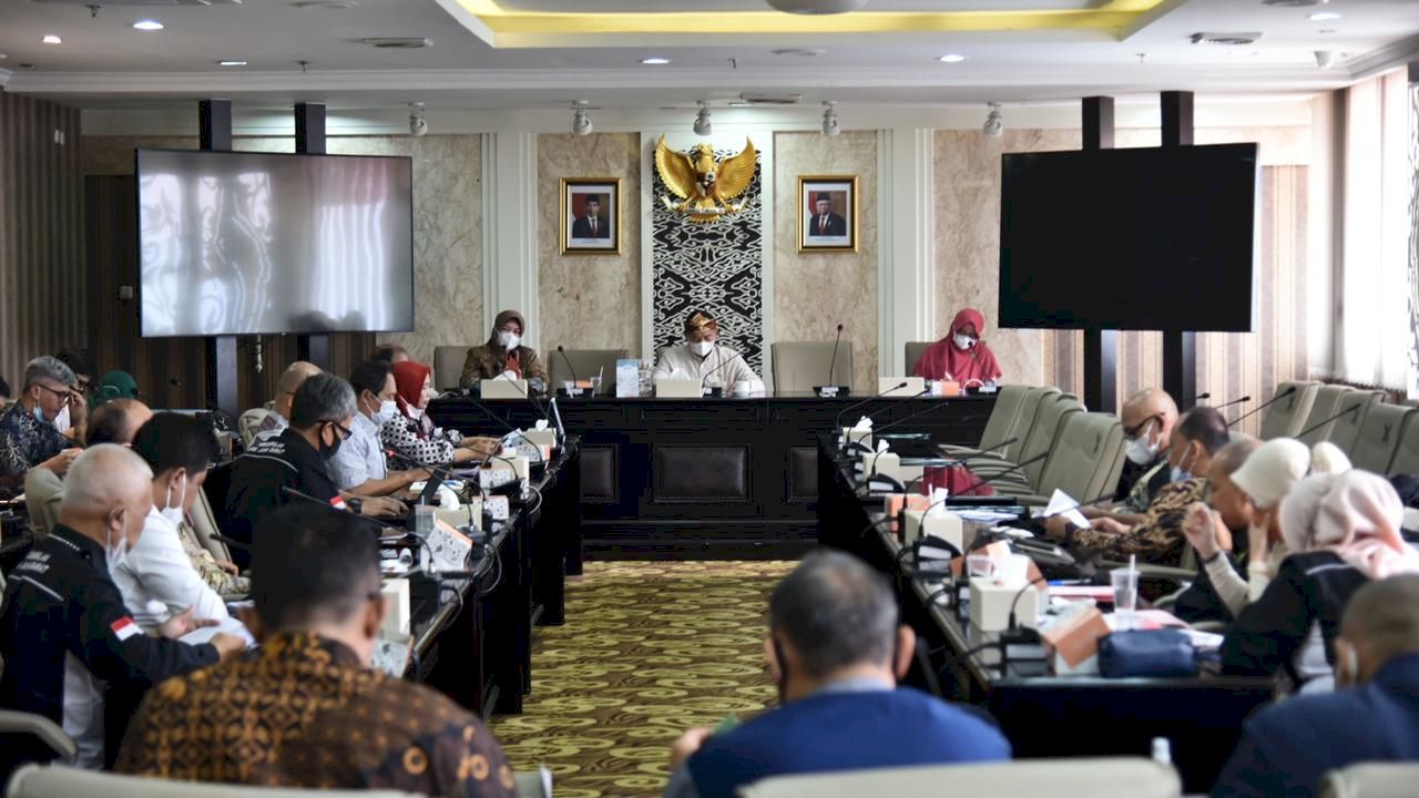 Komisi II DPRD Jawa Barat terima audiensi Badan Penyelesaian Sengketa Konsumen  (BPSK) Kabupaten/Kota se-Jawa Barat terkait upaya penguatan BPSK bertempat di Gedung DPRD Jabar, Jum’at (11/06/2021). (Foto: Rudi/Humas DPRD Jabar).
