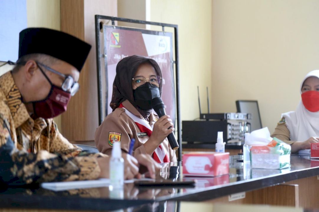 Pimpinan dan Anggota Komisi V DPRD Provinsi Jawa Barat saat melakukan study komparatif ke Dinas Pengendalian Penduduk, Keluarga Berncana, Pemberdayaan Perempuan dan Perlindungan Anak (DP2KBP3A) di Kabupaten Bandung. Senin, (14/6/2021).