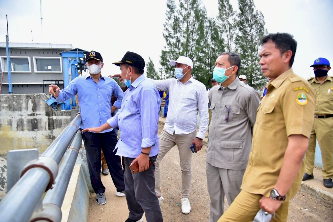 Anggota Komisi IV DPRD Provinsi Jawa Barat melaksanakan kunjungan kerja ke Kota Depok dalam rangka meninjau jalan Provinsi yang terletak di wilayah Kalimulya, Kota Depok, Rabu(06/10/2021) Foto : Reza / Humas DPRD Jabar