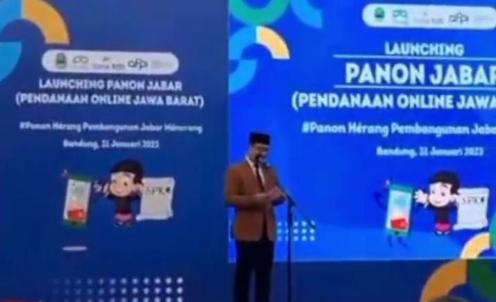 Gubernur Jabar Ridwan Kamil saat memberikan sambutan pada peresmian peluncuran  program Panon Jabar, di Gedung Sate, Senin 31/1.