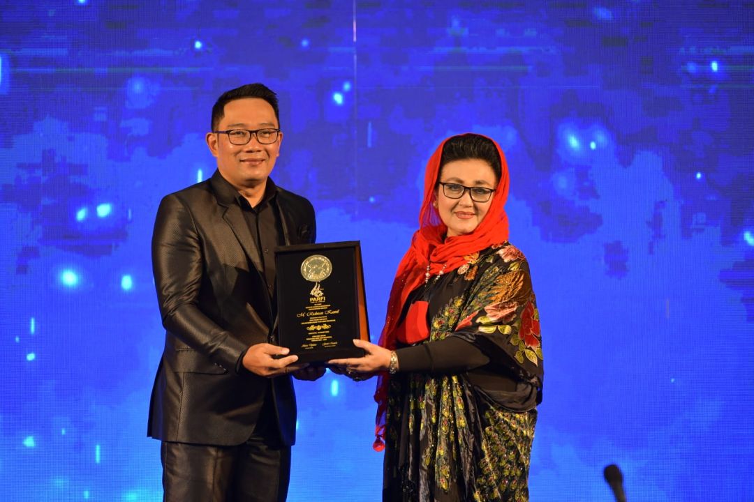 Gubernur Jawa Barat M Ridwan Kamil memberikan sambutan sekaligus menerima penghargaan sebagai kepala daerab yang berprestasi dalam memajukan Perfilman Nasional dalam acara Puncak HUT PARFI ke-66 di Gedung Sate, Kota Bandung, Kamis (10/3/2022)