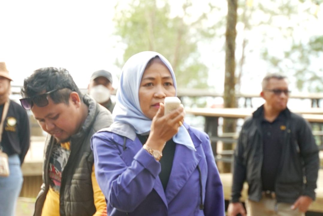 Ketua Dharma Wanita Dinas BMPR Jabar Lynda  Bambang Tirtoyuliono 