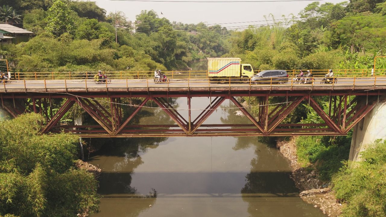 Jembatan Nanjung  yang berada di ruas Jalan Nanjung  - Patrol, Kabupaten Bandung menjadi prioritas perbaikan.