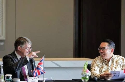 Gubernur Jabar Ridwan Kamil bersama Dita Besar Inggris-Timor Leste.