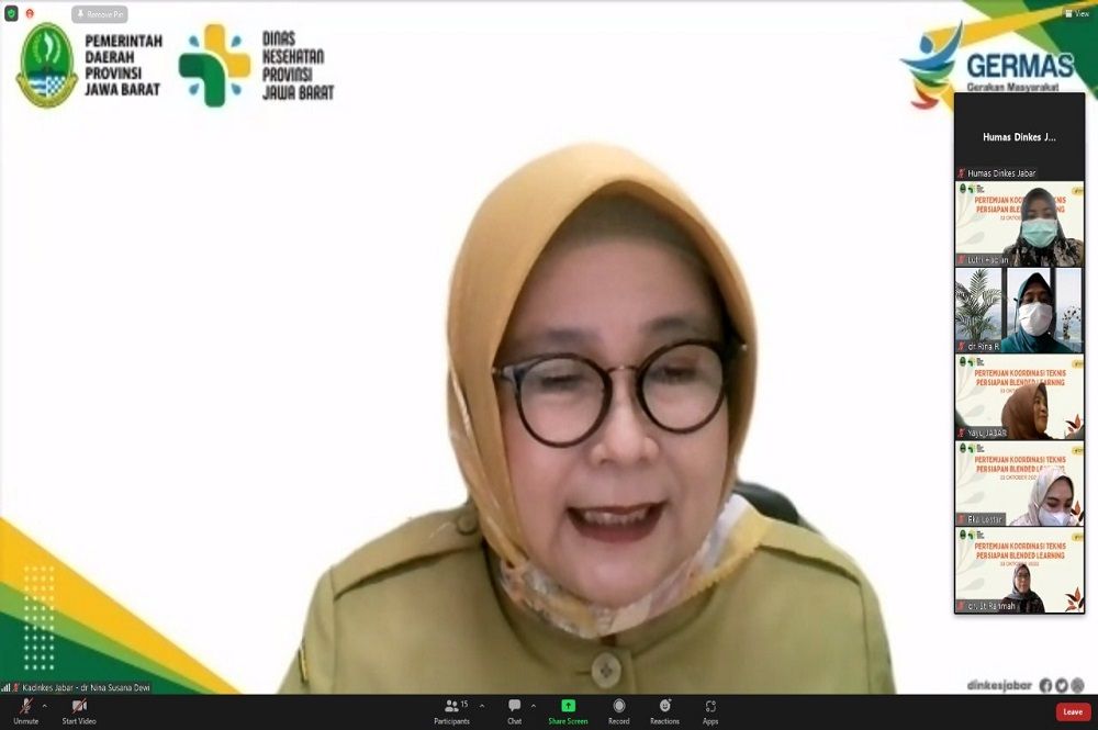 Kepala Dinas Kesehatan Jawa Barat Nina Susana saat menghadiri Pertemuan Koordinasi Teknis Persiapan Blended Learning Pelatihan Pelayanan Kesehatan Balita untuk Penatalaksanaan Balita Sakit dan/ atau Masalah Gizi secara virtual melalui Zoom Meetings, Senin (31/10/2022).