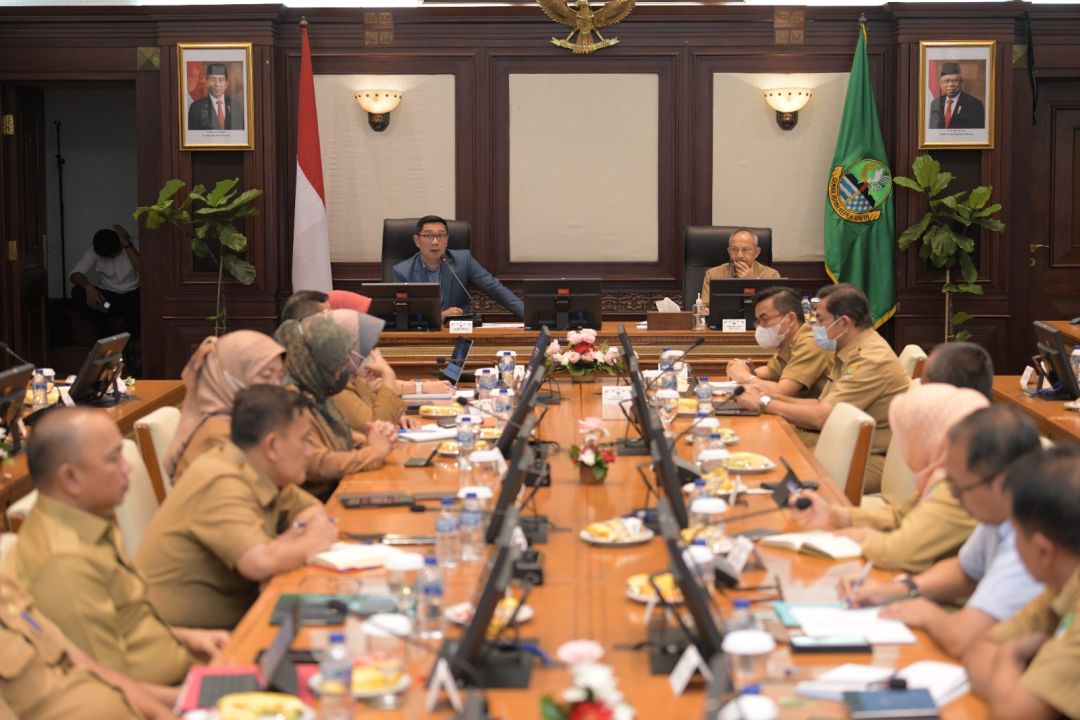 Gubernur Jawa Barat Ridwan Kamil saat  Rapat Pimpinan (Rapim) di Lingkungan Pemda Provinsi Jabar di Gedung Sate, Kota Bandung, Senin (6/2/2023). 