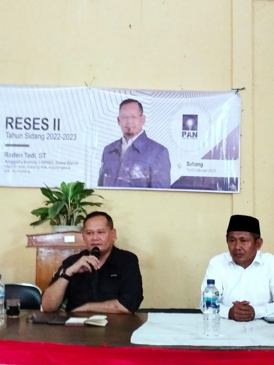 Anggota Komisi 1 DPRD Jabar Raden Tedi, ST  dari Fraksi Partai Amanat Nasional (PAN) Dapil XI (Subang Majalengka Sumedang) saat melaksanakan kegiatan Reses II Tahun Sidang 2022-2023  di Aula Desa Sukaerti, Kec. Cisalak, Kab Subang, Rabu 15 Februari 2023. 