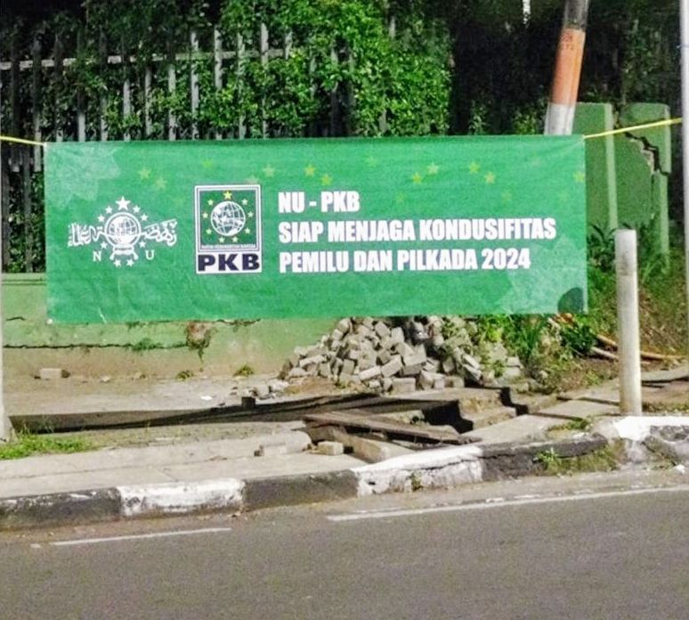 Spanduk kaitan kondusifitas NU dan PKB di Jabar terpasang di Jl. Belitung Depan Taman Lalu Lintas Bandung (Foto diambil Kamis 9/3 