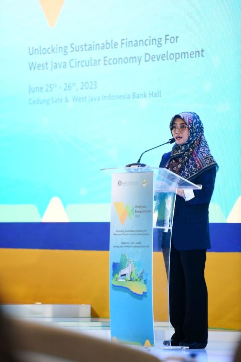 Kepala Dinas ESDM Jabar Ai Saadiyah Dwidaningsih pada West Java Energy Forum (WJEF) di Kota Bandung, Senin (26/6/2023)