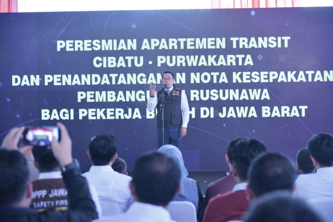 Gubernur Ridwan Kamil meresmikan Apartemen Transit di Desa Cilandak, Kecamatan Cibatu, Kabupaten Purwakarta, Selasa (18/7/2023). 