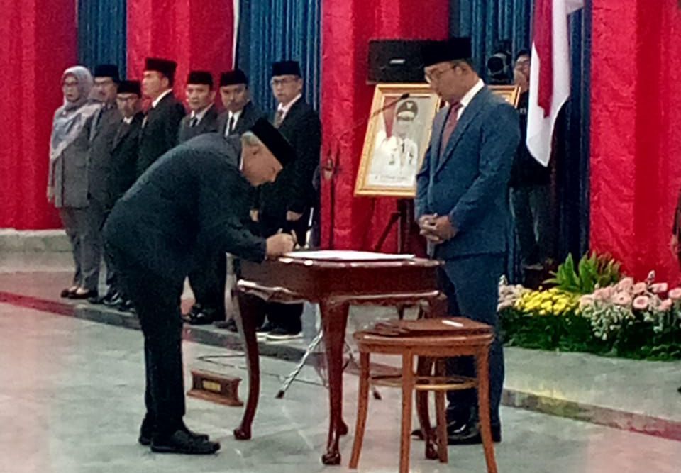 Gubernur Jabar Ridwan Kamil  pada Pengangkatan Setiawan Wangsaatmaja  menjadi pejabat fungsional Ahli Utama dii Aula Barat Gedung Sate,.Jumat 25/8/2023.