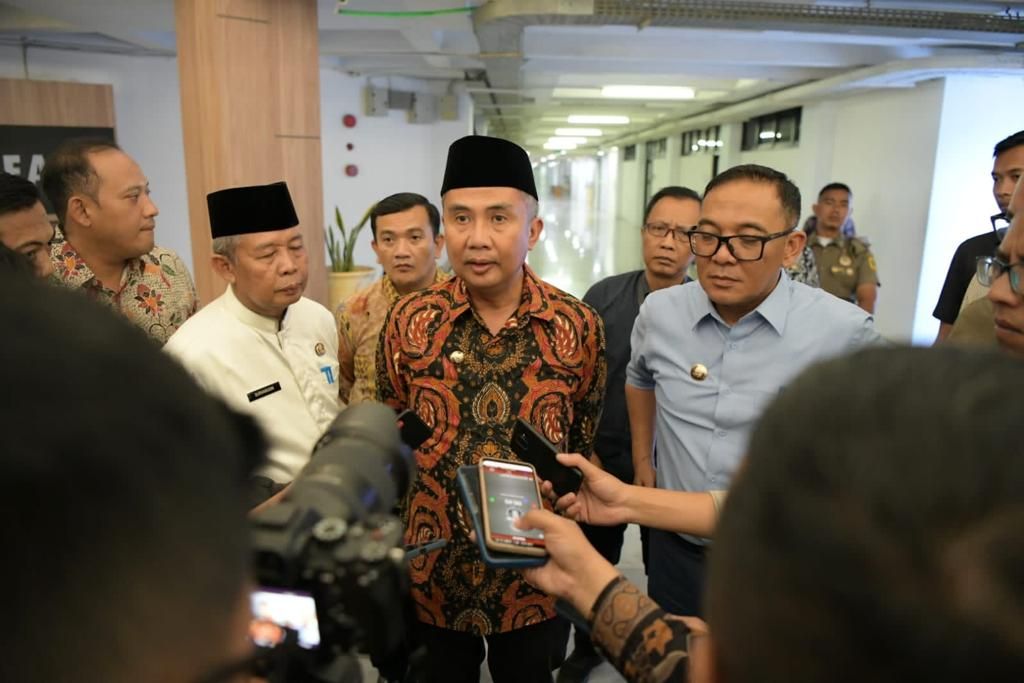 Penjabat Gubernur Jabar Bey Machmudin saat bersilaturahmi dengan tokoh agama, masyarakat, dan Forkopimda di Aula Serbaguna Setda Kabupaten Bogor, Jumat (15/9/2023).