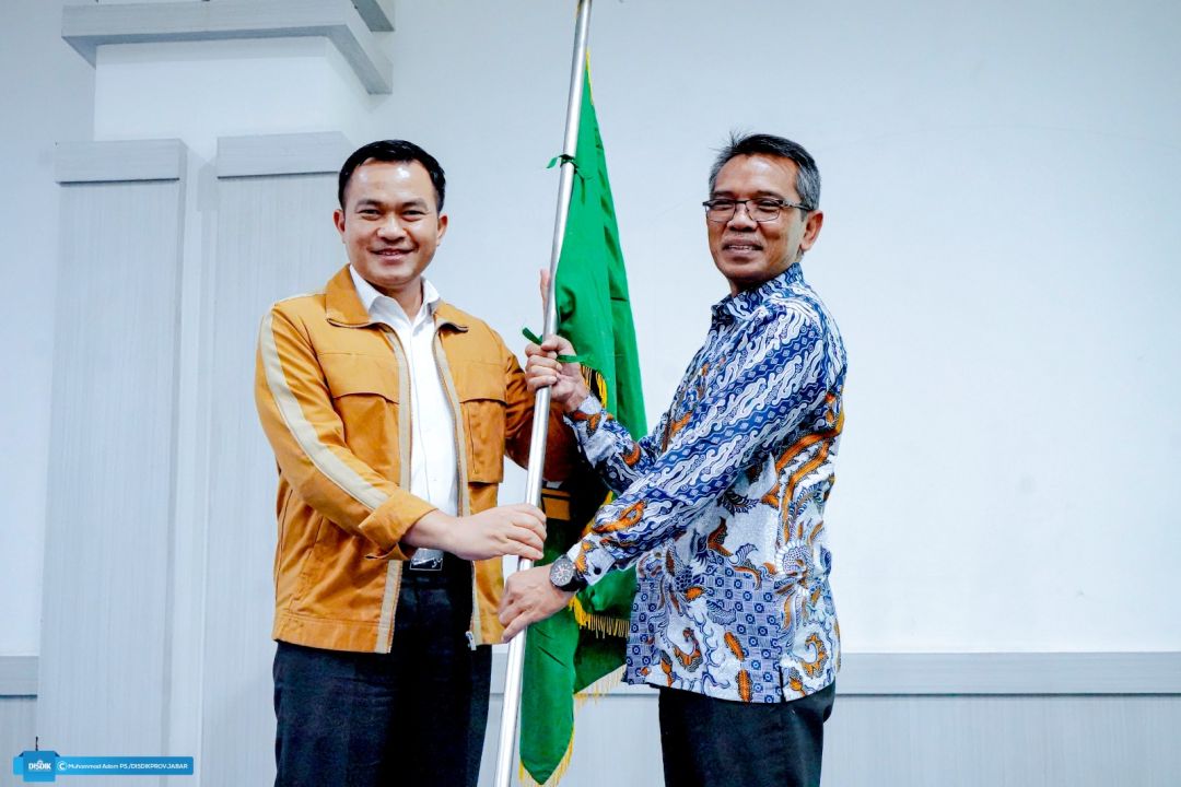 Kepala Dinas Pendidikan Jabar, Wahyu Mijaya saat melepas kontingen Lomba Kompetensi Siswa (LKS) SMK Jabar ke Tingkat Nasional ke-31,  Minggu (22/10/2023). 