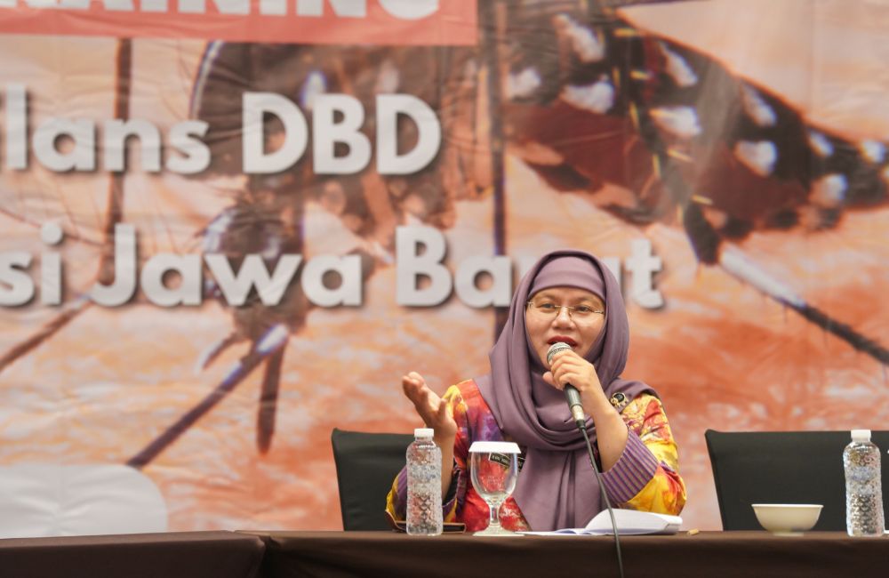 Kepala Dinas Kesehatan Jawa Barat Vini Adiani Dewi saat menghadiri Pertemuan On Job Training Bagi Petugas DBD dan Arbovirosis Lainnya di Provinsi Jawa Barat di Hotel de Java, Kota Bandung, Kamis (12/10).