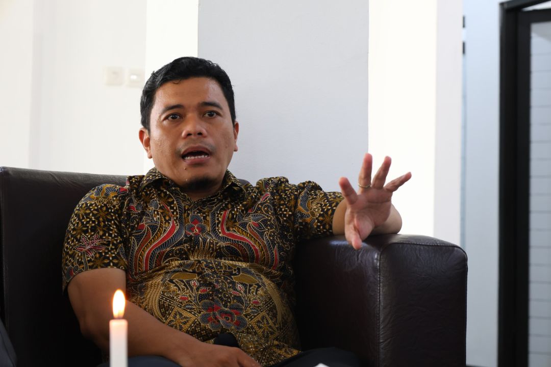 Sekretaris Komisi II DPRD Provinsi Jawa Barat, R. Yunandar Eka Perwira saat melakukan kunjungan kerja ke Laboratorium Kimia Agro di Satuan Pelayanan Balai Perlindungan Tanaman Pangan Dan Holtikultura Kabupaten Bandung Barat  Jumat (23/2/2024).