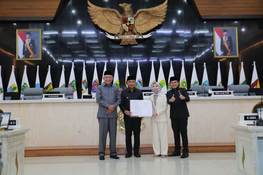 Wakil Ketua DPRD Provinsi Jawa Barat Achmad Ru’yat saat memimpin Rapat Paripurna di Kota Bandung, Rabu (20/3/2024).