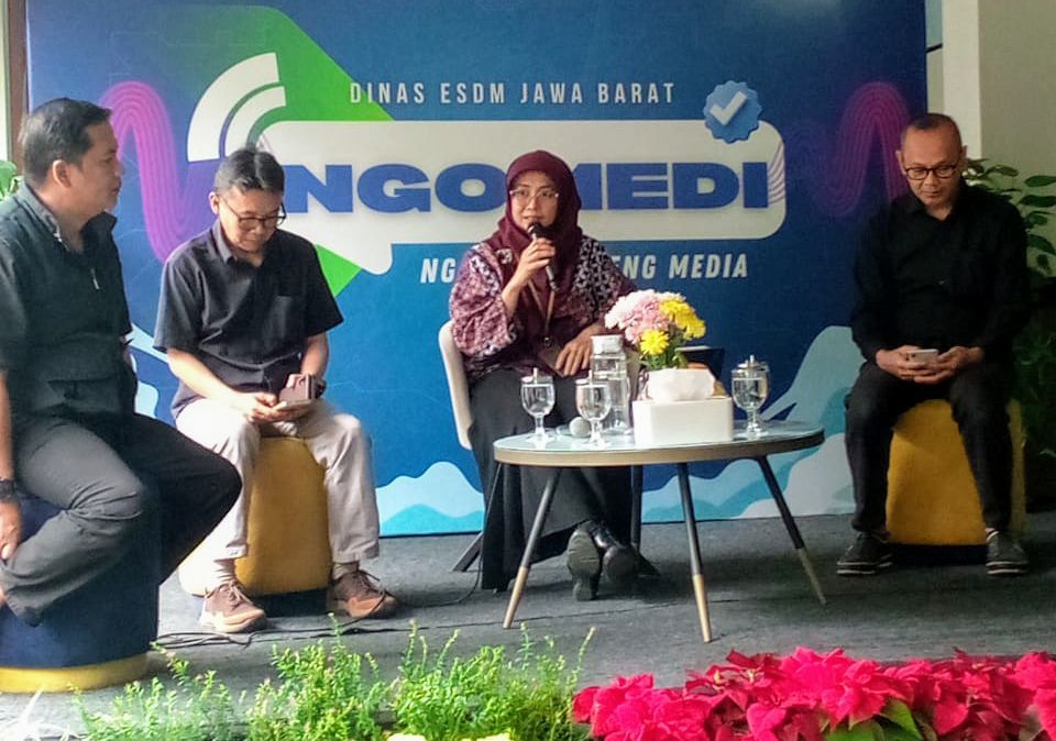 Kepala Dinas ESDM Jabar Ai Saadiyah saat konferensi pers yang dikemas pada acara Ngopi Bareng Media (Ngomedi) di Kantor ESDM Jabar, Kota Bandung, Kamis (23/1/2025).