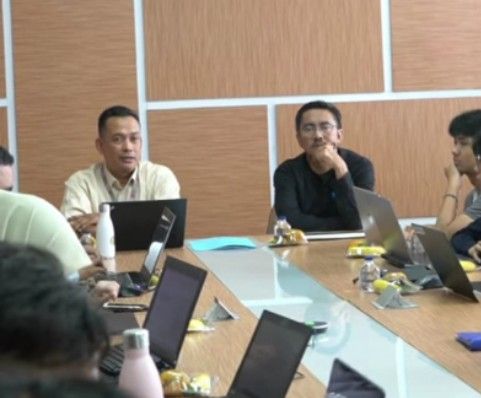 Kepala Dinas SDA Jabar Dikky Achmad Sidik saat hadir dalam FGD tentang Embung di Jabar.