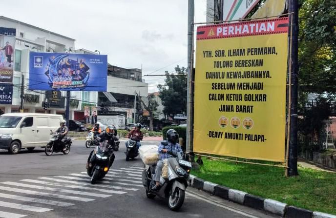 Salahsatu Spanduk yang terpasang di kawasan Kantor DPD Jabar Jln Maskumambang Bandung.