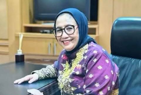 Nanik S Deyang.